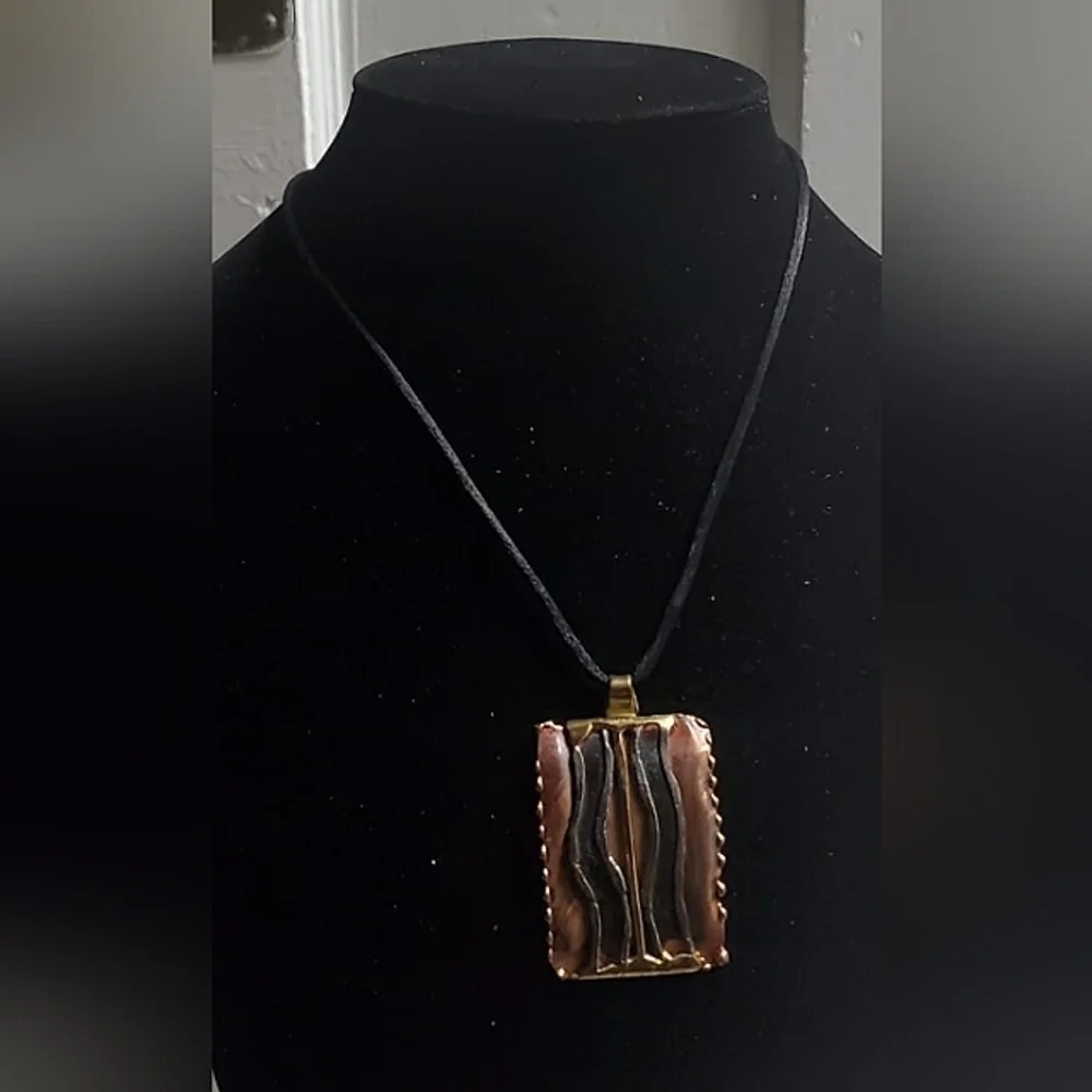 Natural Stone Pendant Necklace. 🌴
